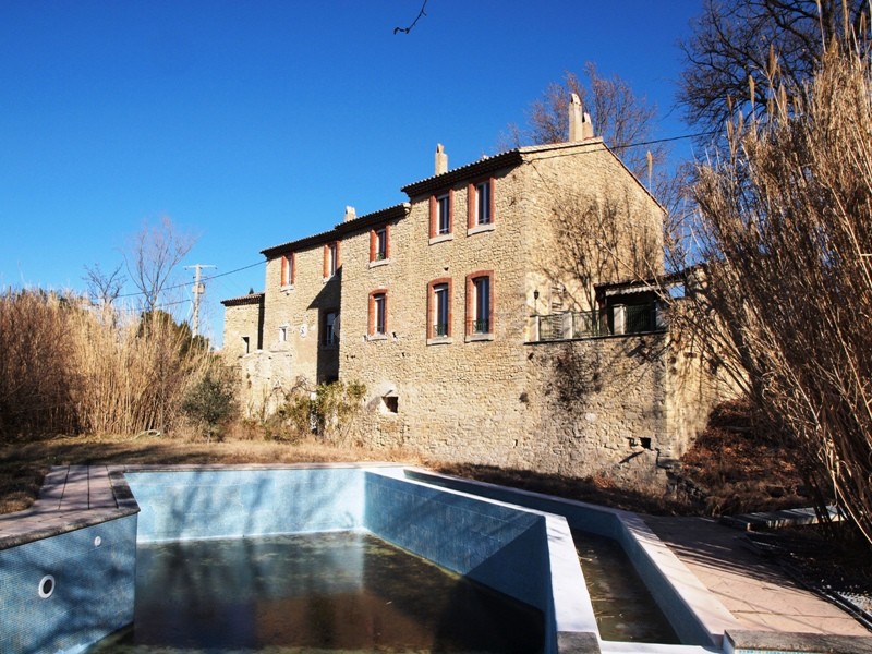 Former Provencal mill house with swimming pool for sale with views of the Ventoux mountain and surrounding villages.