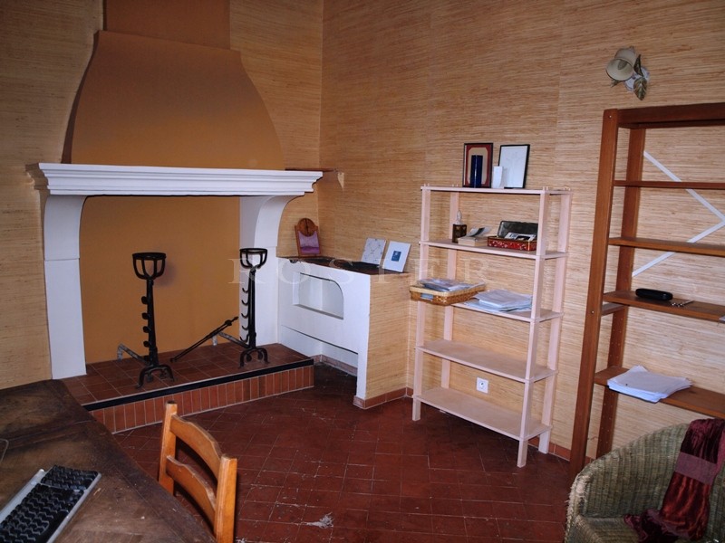 Former Provencal mill house with swimming pool for sale with views of the Ventoux mountain and surrounding villages.