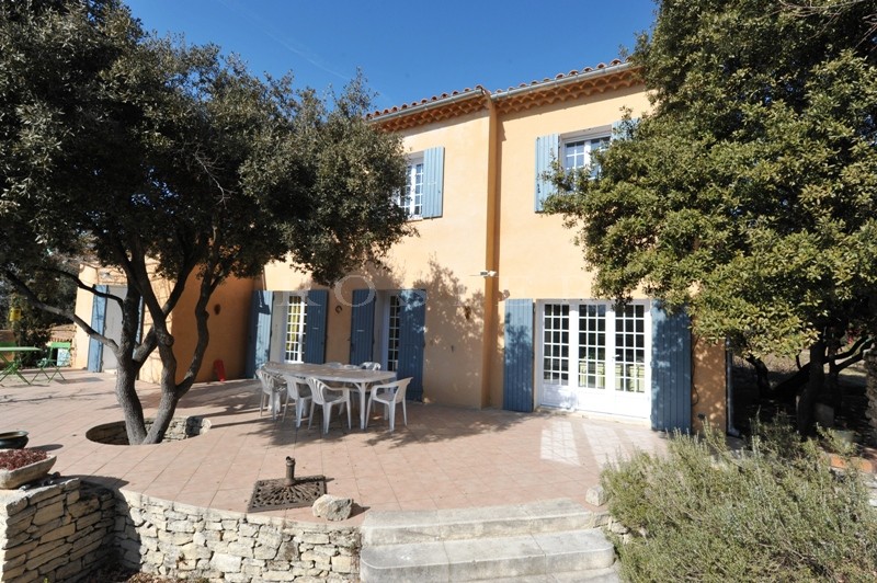 Close to Gordes : recently built property with pool and dominant views of the Luberon