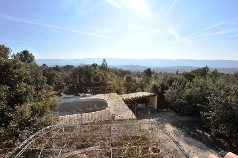 Close to Gordes : recently built property with pool and dominant views of the Luberon