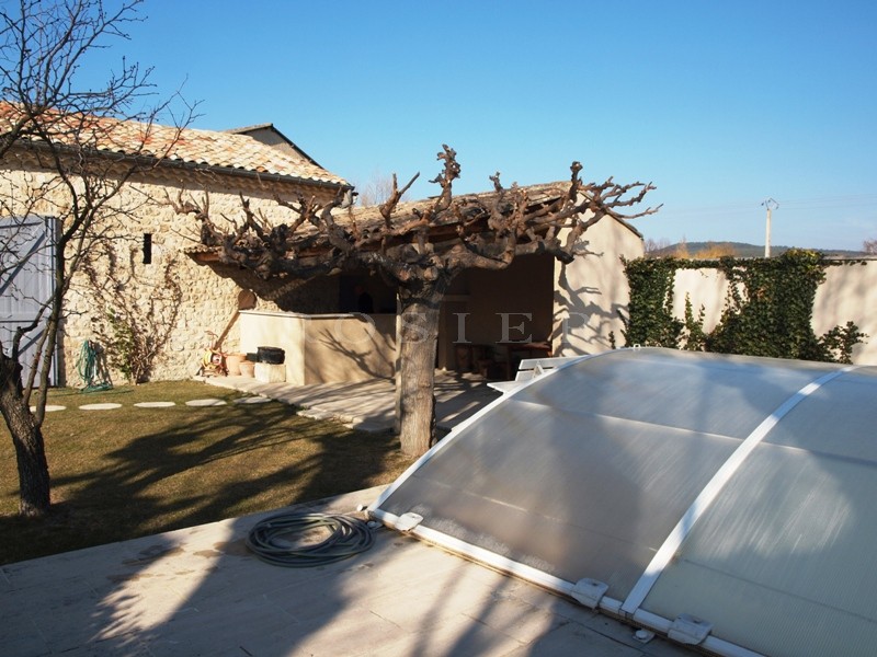 Restored farmhouse at the heart of a renowned Provencal village