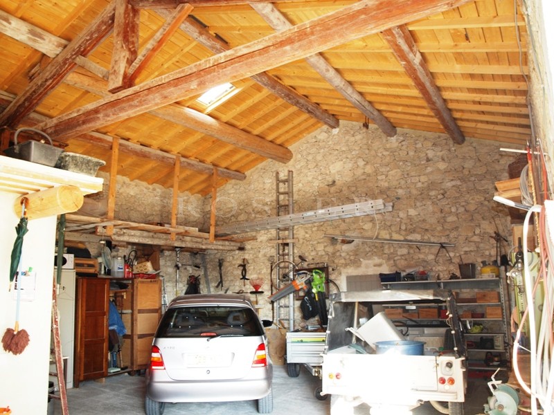 Restored farmhouse at the heart of a renowned Provencal village