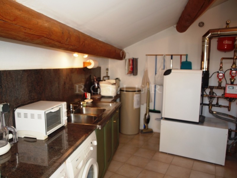 Restored farmhouse at the heart of a renowned Provencal village
