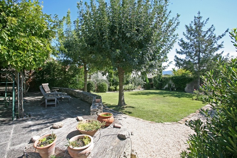 In the Luberon, just a few minutes from Gordes, two houses for sale by Rosier in the Luberon.
