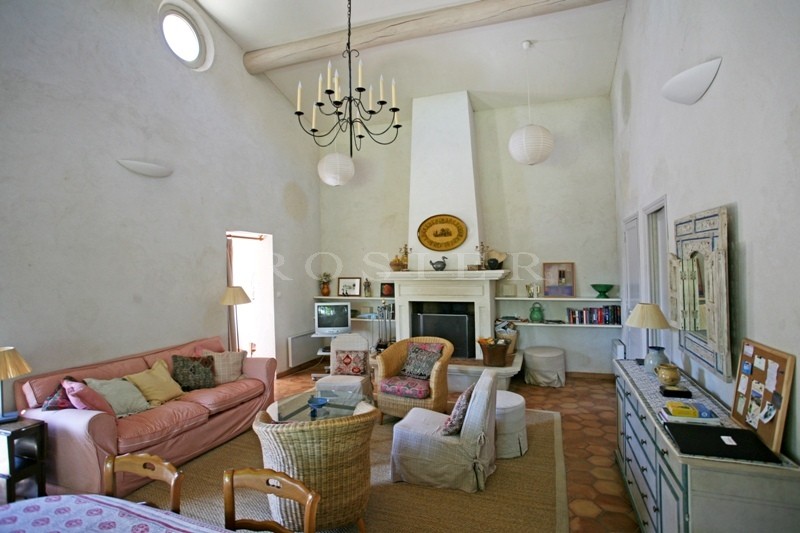 Close to Gordes: a charming hamlet house with a garden large enough to accomodate a swimming pool
