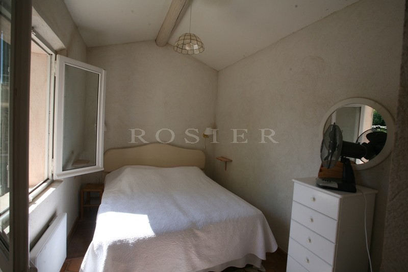 Close to Gordes: a charming hamlet house with a garden large enough to accomodate a swimming pool