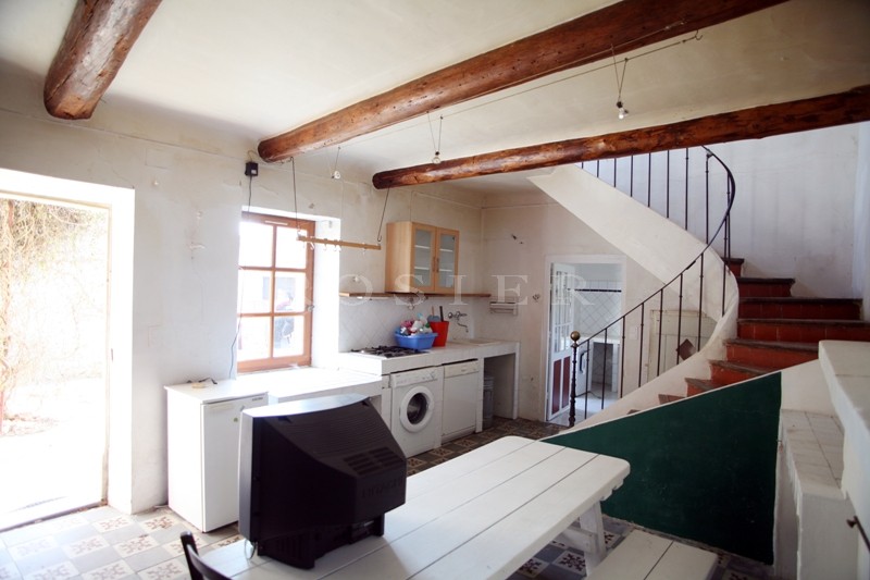 In the heart of a lovely Luberon village, a beautiful house for sale through Rosier of Gordes.