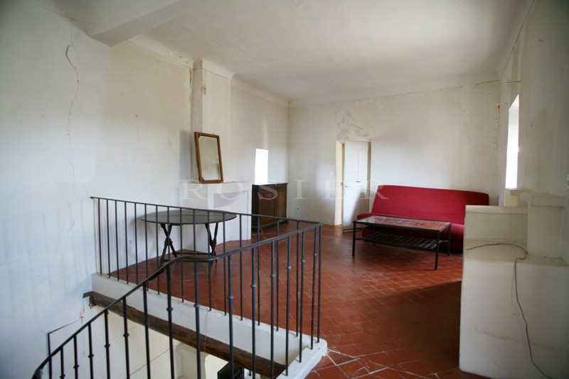 In the heart of a lovely Luberon village, a beautiful house for sale through Rosier of Gordes.