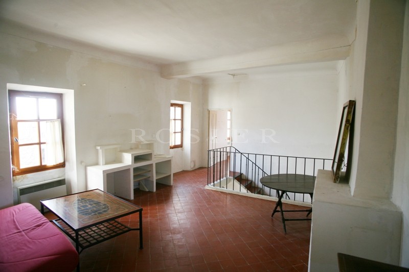 In the heart of a lovely Luberon village, a beautiful house for sale through Rosier of Gordes.