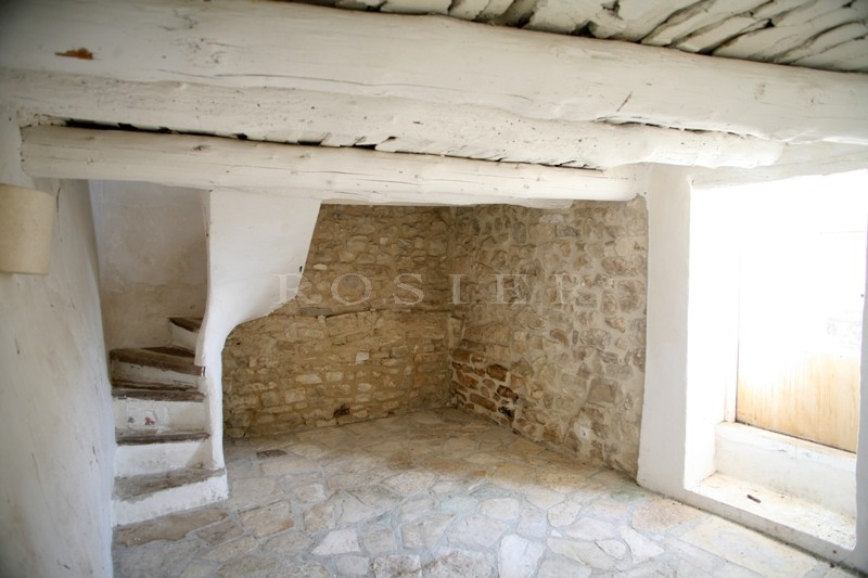 In the heart of a lovely Luberon village, a beautiful house for sale through Rosier of Gordes.
