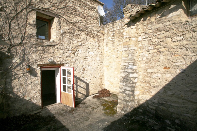 In the heart of a lovely Luberon village, a beautiful house for sale through Rosier of Gordes.