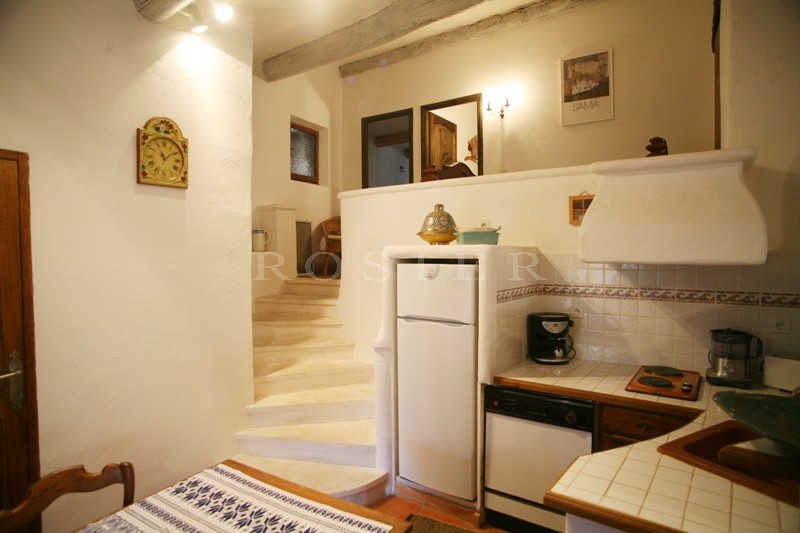 Between Roussillon and St. Saturnin lès Apt, for sale, a charming hamlet house with park and swimming pool in condo