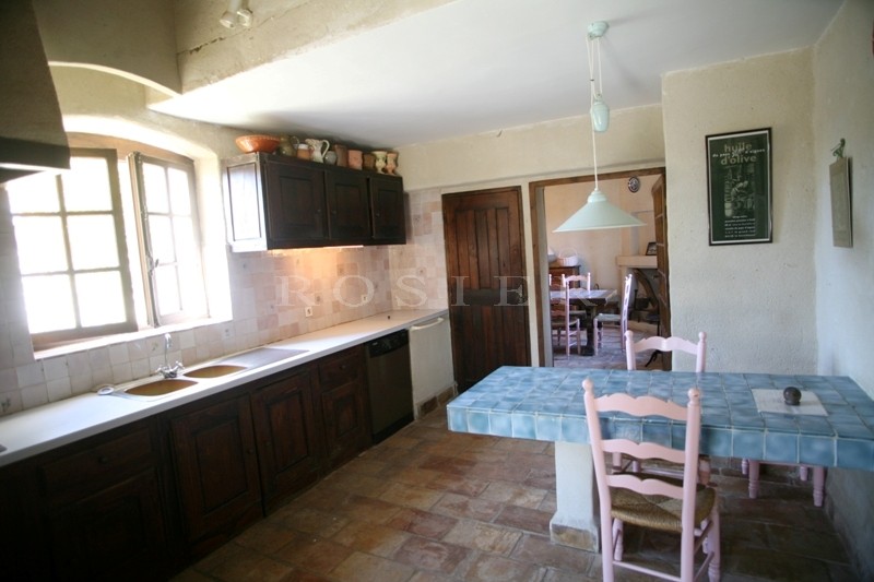 Close to Gordes, a family home with swimming pool and tennis court for sale in a much saught-after area.