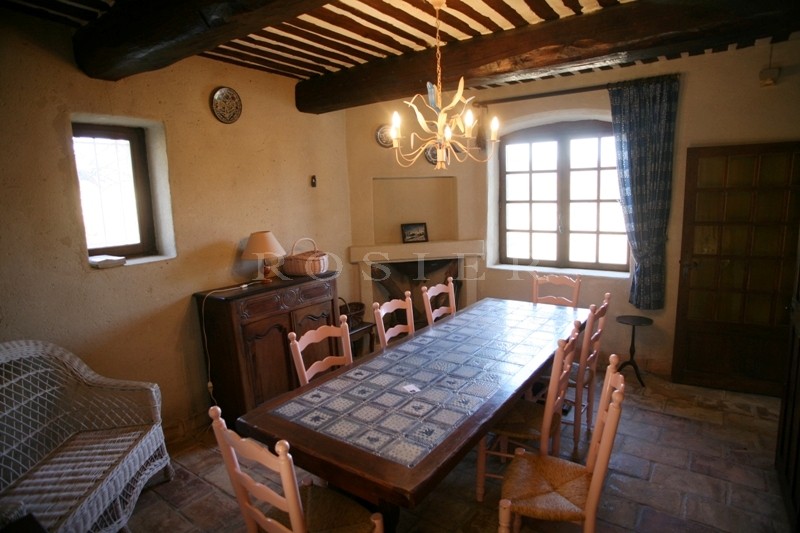 Close to Gordes, a family home with swimming pool and tennis court for sale in a much saught-after area.