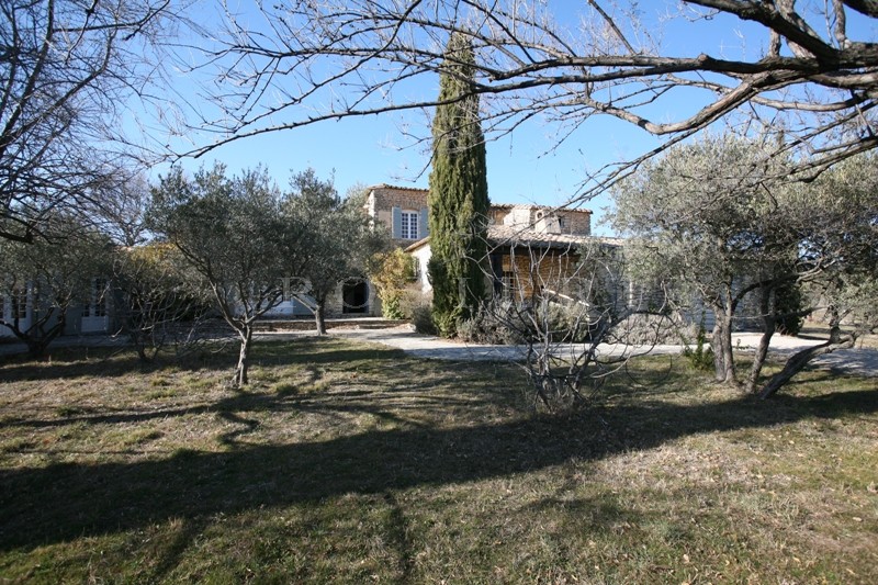 Close to Gordes, a family home with swimming pool and tennis court for sale in a much saught-after area.