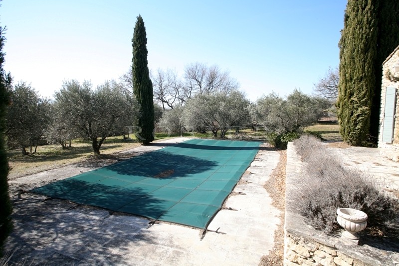Close to Gordes, a family home with swimming pool and tennis court for sale in a much saught-after area.