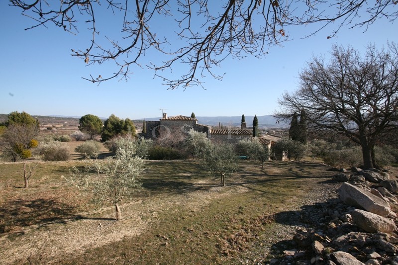 Close to Gordes, a family home with swimming pool and tennis court for sale in a much saught-after area.