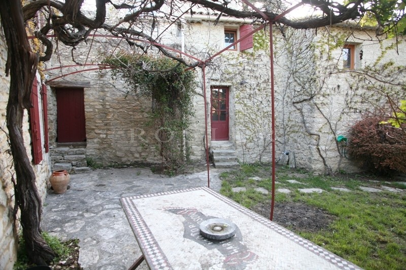 In the heart of a lovely Luberon village, a beautiful house for sale through Rosier of Gordes.