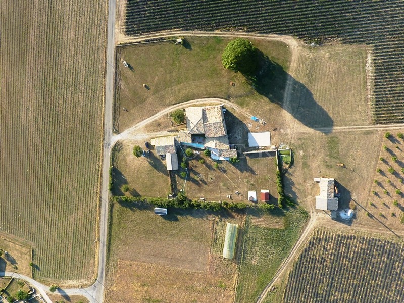 In the heart of Provence, a beautiful 19th century property. Absolutely peaceful and with wonderful potential.