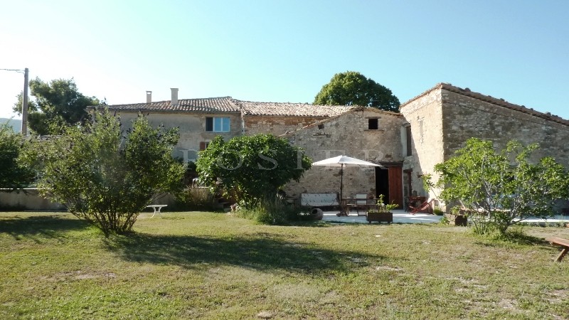 In the heart of Provence, a beautiful 19th century property. Absolutely peaceful and with wonderful potential.