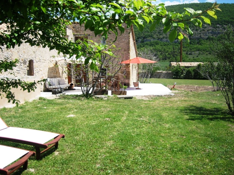 In the heart of Provence, a beautiful 19th century property. Absolutely peaceful and with wonderful potential.
