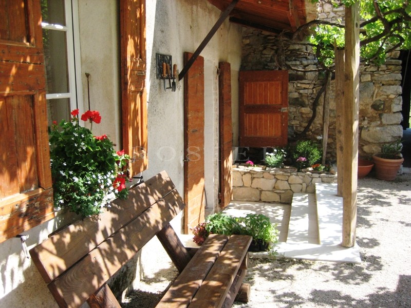 In the heart of Provence, a beautiful 19th century property. Absolutely peaceful and with wonderful potential.