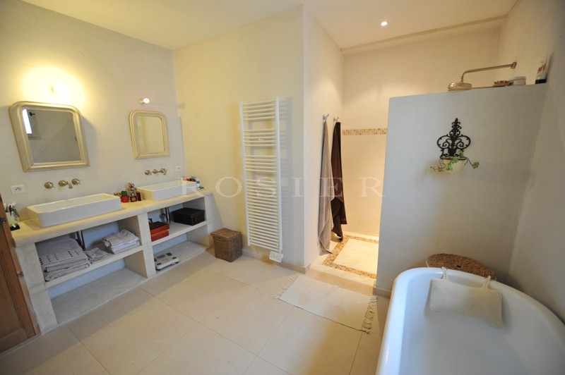 In the Luberon, a few minutes from Gordes and Roussillon, for sale, a contemporary stone house with a swimming pool and views of the Luberon