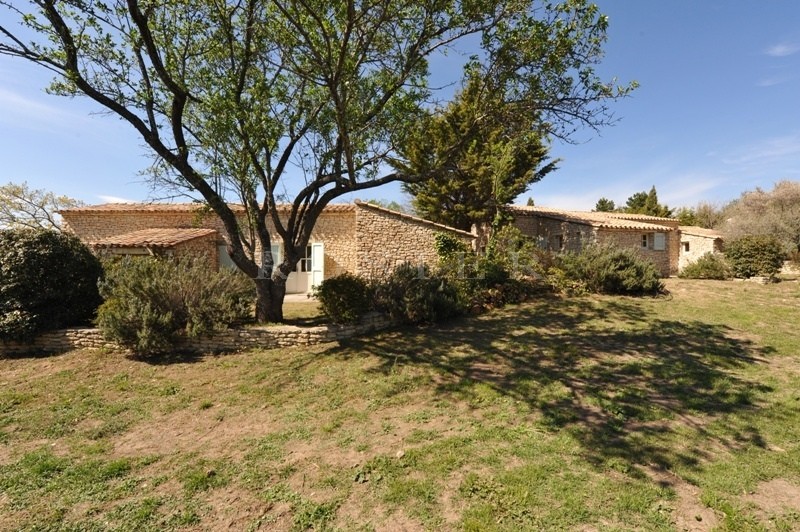 SOLD - Gordes : Close to the heart of the village, a property comprising of two stone houses for renovation, on grounds of over 1,500 m².