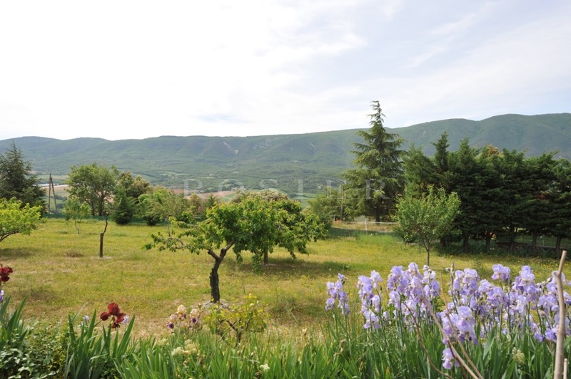 Provence, Luberon, for sale, hillside property with outbuildings, on a park of 50 hectares, facing the Luberon mountain, 