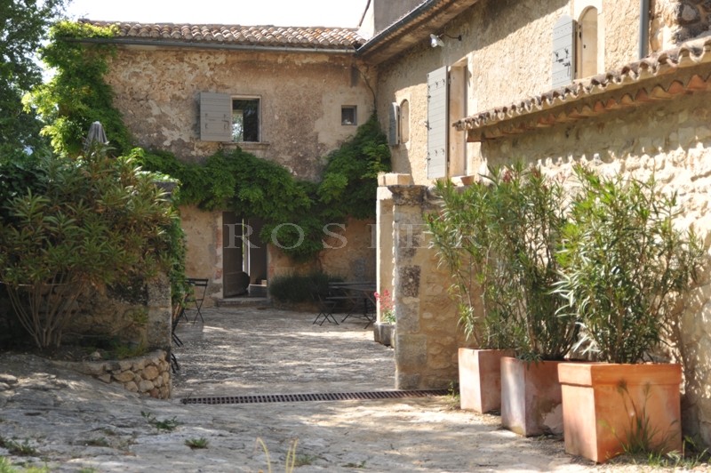 Luberon, close to the perched villages of Bonnieux and Menerbes, for sale, renovated farmhouse with more than 4.5 hectares of grounds
