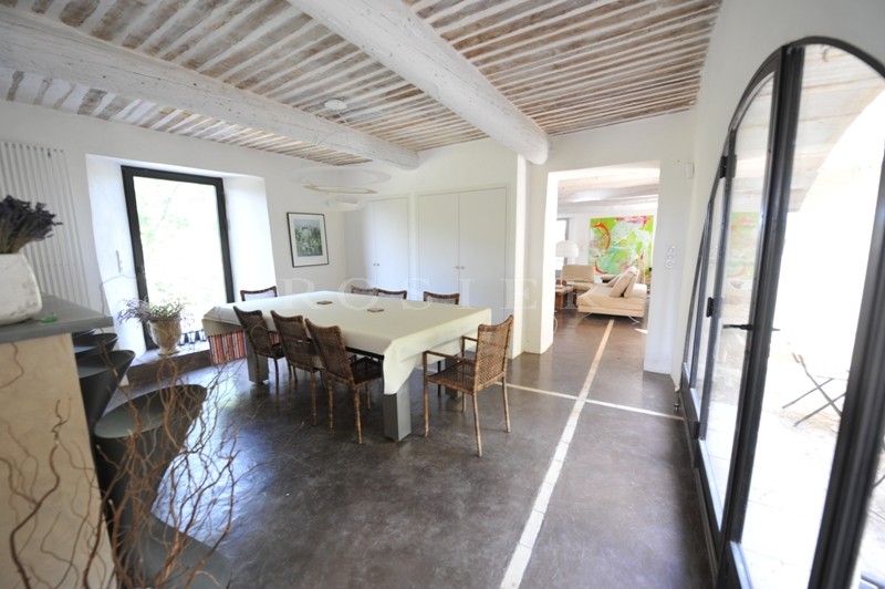 Luberon, close to the perched villages of Bonnieux and Menerbes, for sale, renovated farmhouse with more than 4.5 hectares of grounds