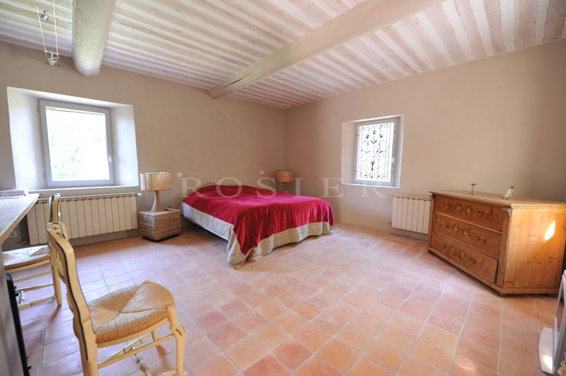 Luberon, close to the perched villages of Bonnieux and Menerbes, for sale, renovated farmhouse with more than 4.5 hectares of grounds