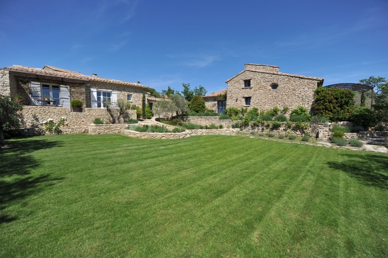 Gordes, for sale, a beautiful family farmhouse with outbuildings and a swimming pool offering breathtaking views over the Luberon, the Alpilles and surrounding countryside