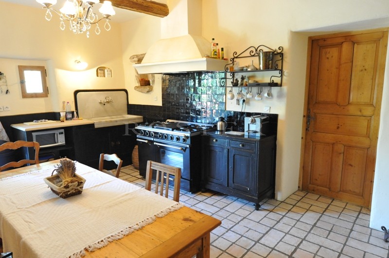 Gordes, for sale, a beautiful family farmhouse with outbuildings and a swimming pool offering breathtaking views over the Luberon, the Alpilles and surrounding countryside