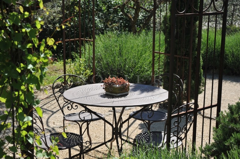 Gordes, for sale, a beautiful family farmhouse with outbuildings and a swimming pool offering breathtaking views over the Luberon, the Alpilles and surrounding countryside