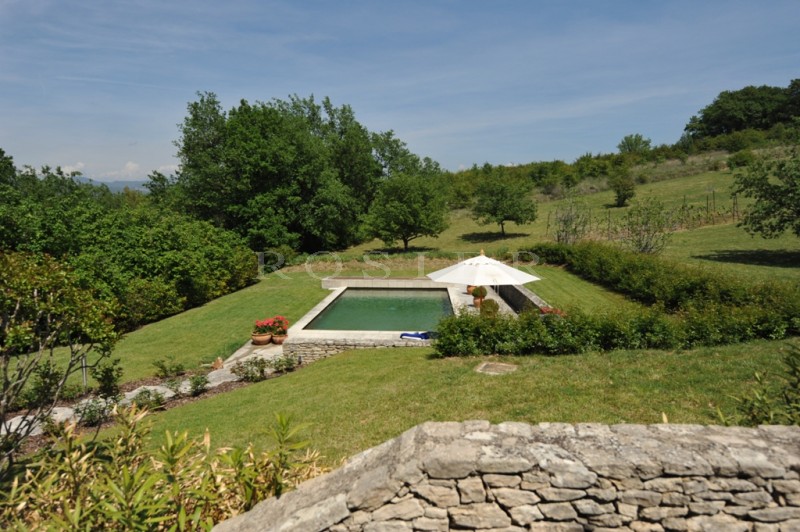 For sale, a magical place in the Luberon, a old farmhouse on 3 hectares grounds