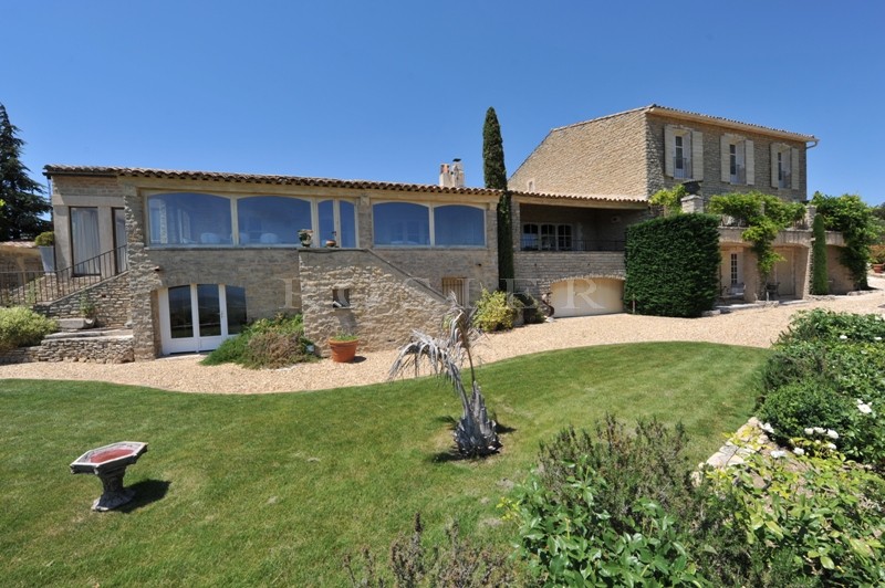 Provence, Luberon, in the hills above Gordes, for sale, superb prestigious property on 2 hectares of land, swimming pool, tennis, views over the Luberon mountains and valley