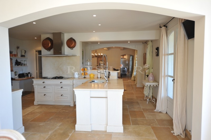 Provence, Luberon, in the hills above Gordes, for sale, superb prestigious property on 2 hectares of land, swimming pool, tennis, views over the Luberon mountains and valley