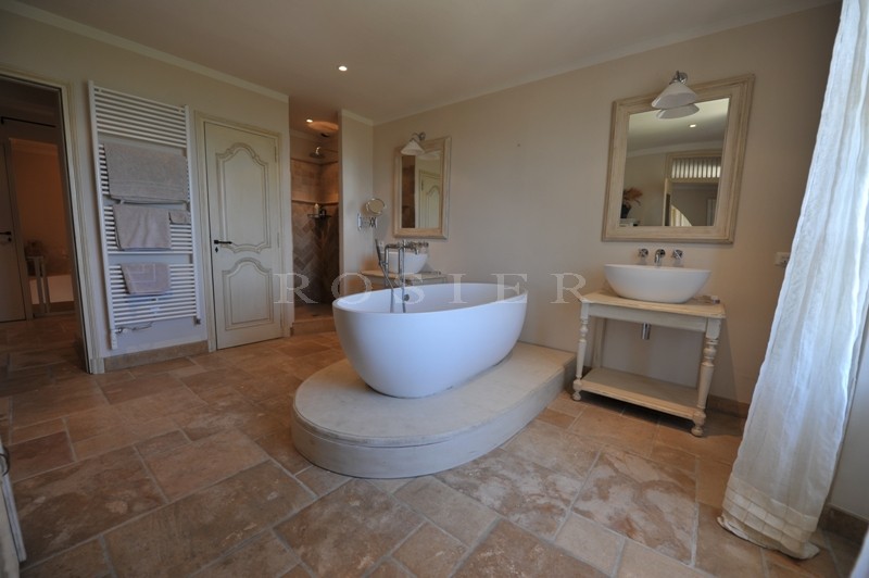 Provence, Luberon, in the hills above Gordes, for sale, superb prestigious property on 2 hectares of land, swimming pool, tennis, views over the Luberon mountains and valley