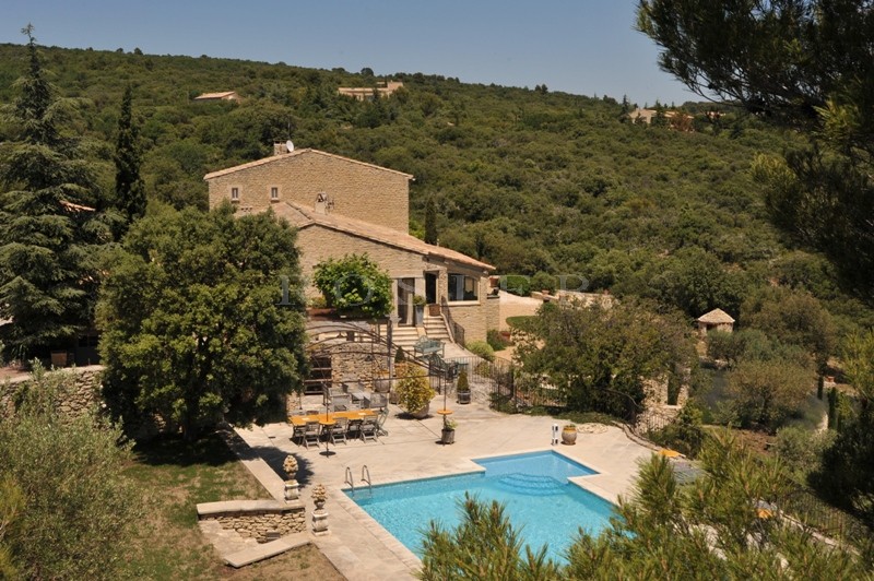 Provence, Luberon, in the hills above Gordes, for sale, superb prestigious property on 2 hectares of land, swimming pool, tennis, views over the Luberon mountains and valley