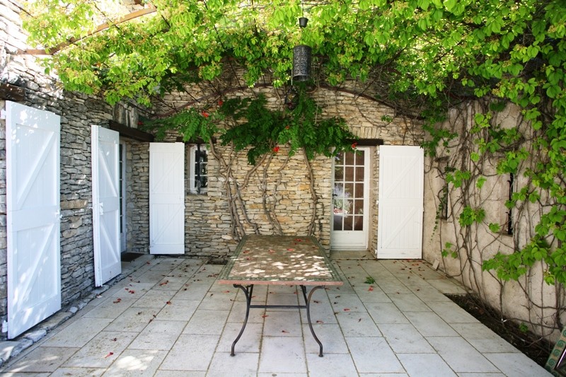 For sale, stone house with views over the Luberon mountain, nested in the heart of the monts de Vaucluse, 