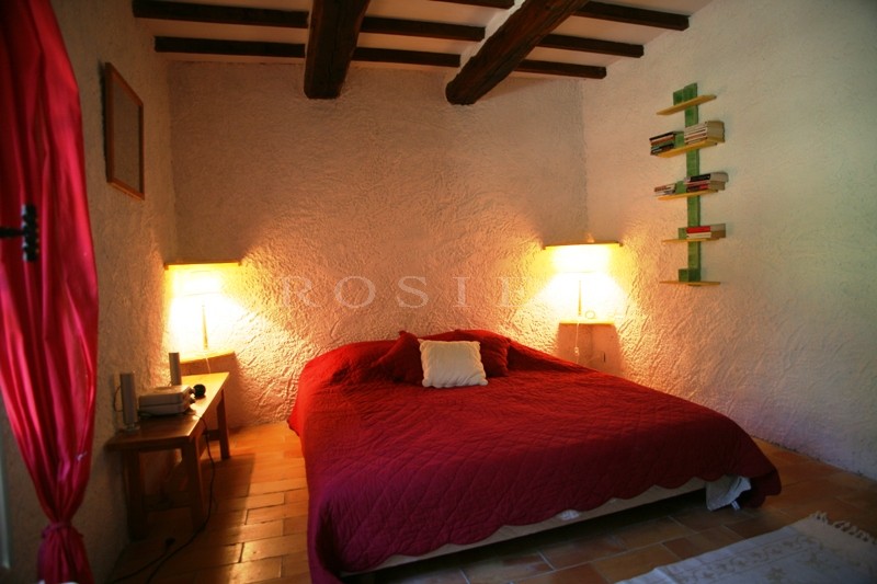 For sale, stone house with views over the Luberon mountain, nested in the heart of the monts de Vaucluse, 