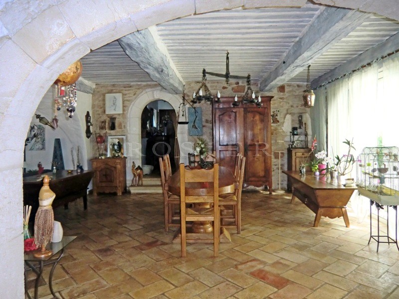 In Provence, Luberon,  close to the perched villages, one storey modern house for sale on a garden of 2000 m² with swimming pool