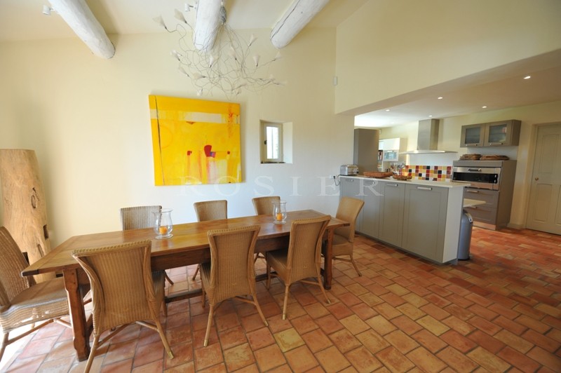 Stone house with swimming pool and outbuildings, offering superb views over the valley and of the Luberon and Alpilles mountains