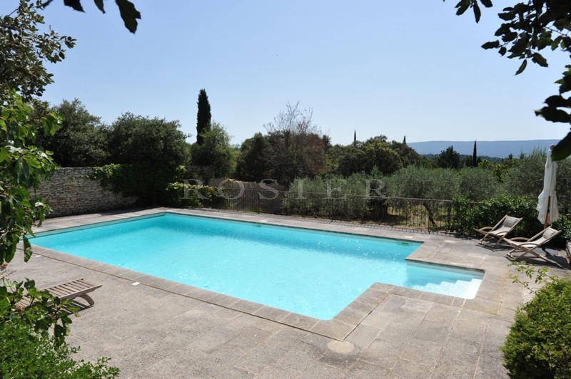 Stone house with swimming pool and outbuildings, offering superb views over the valley and of the Luberon and Alpilles mountains