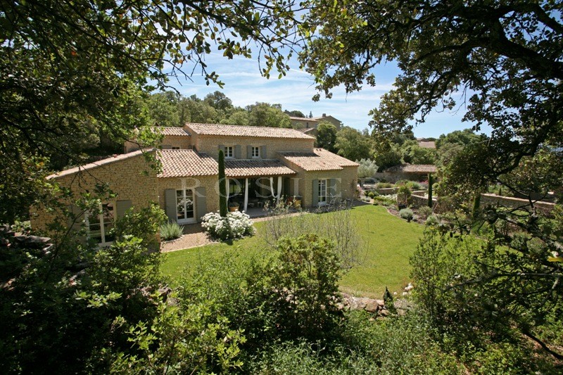 Exclusive to Rosier - a prestigious property situated in a saught-after area of Gordes