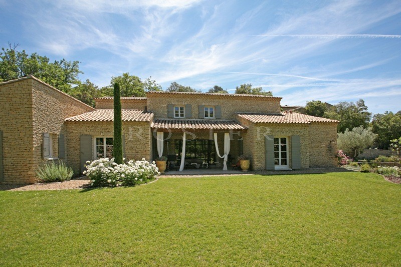 Exclusive to Rosier - a prestigious property situated in a saught-after area of Gordes