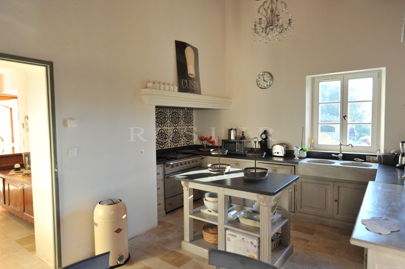 Exclusive to Rosier - a prestigious property situated in a saught-after area of Gordes