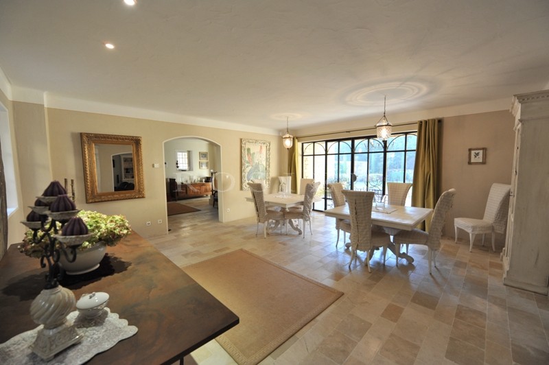 Exclusive to Rosier - a prestigious property situated in a saught-after area of Gordes