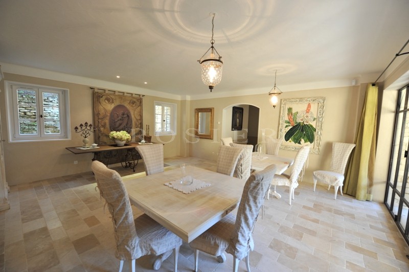 Exclusive to Rosier - a prestigious property situated in a saught-after area of Gordes
